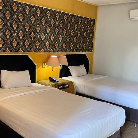Mas Graha Hotel Pekanbaru Exterior photo