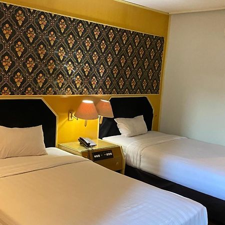 Mas Graha Hotel Pekanbaru Exterior photo