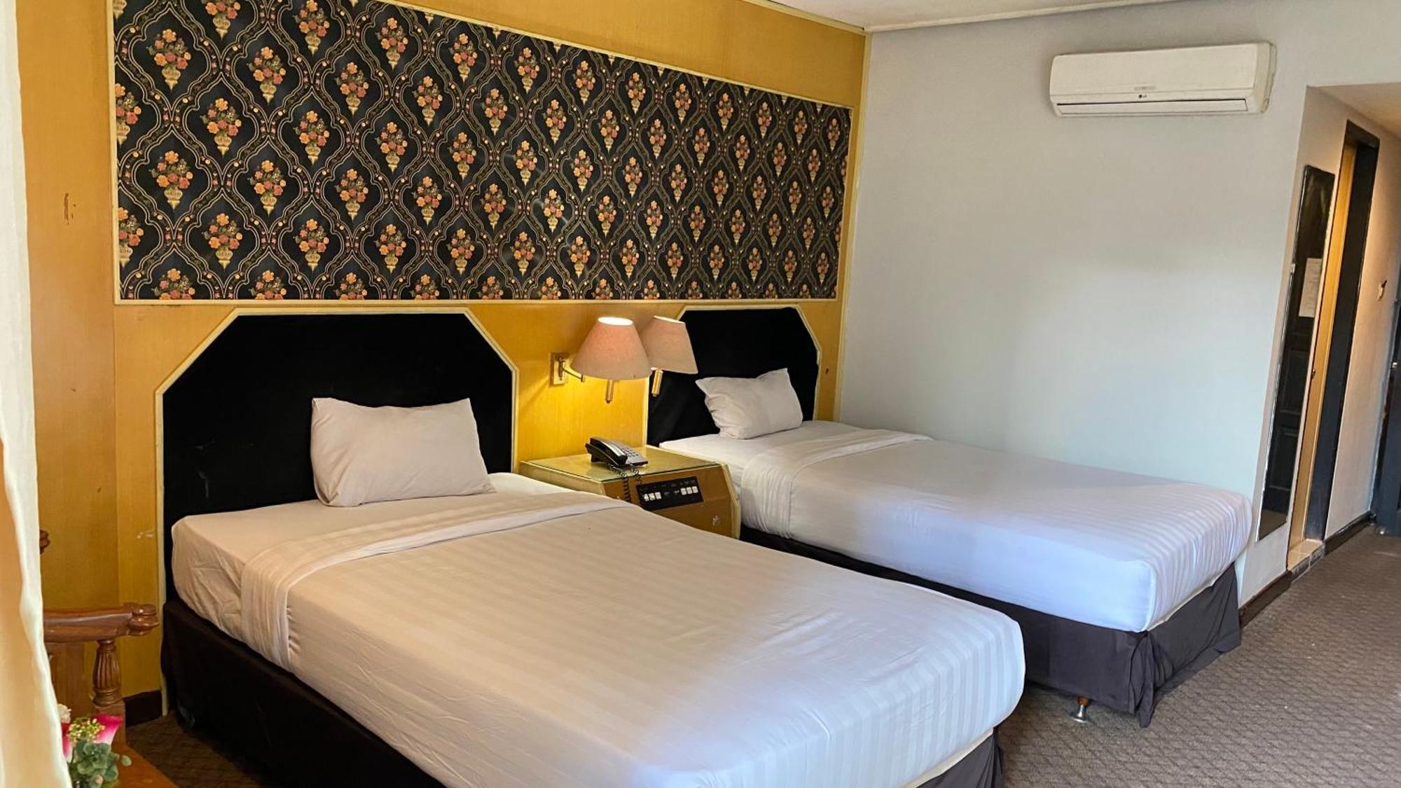 Mas Graha Hotel Pekanbaru Exterior photo