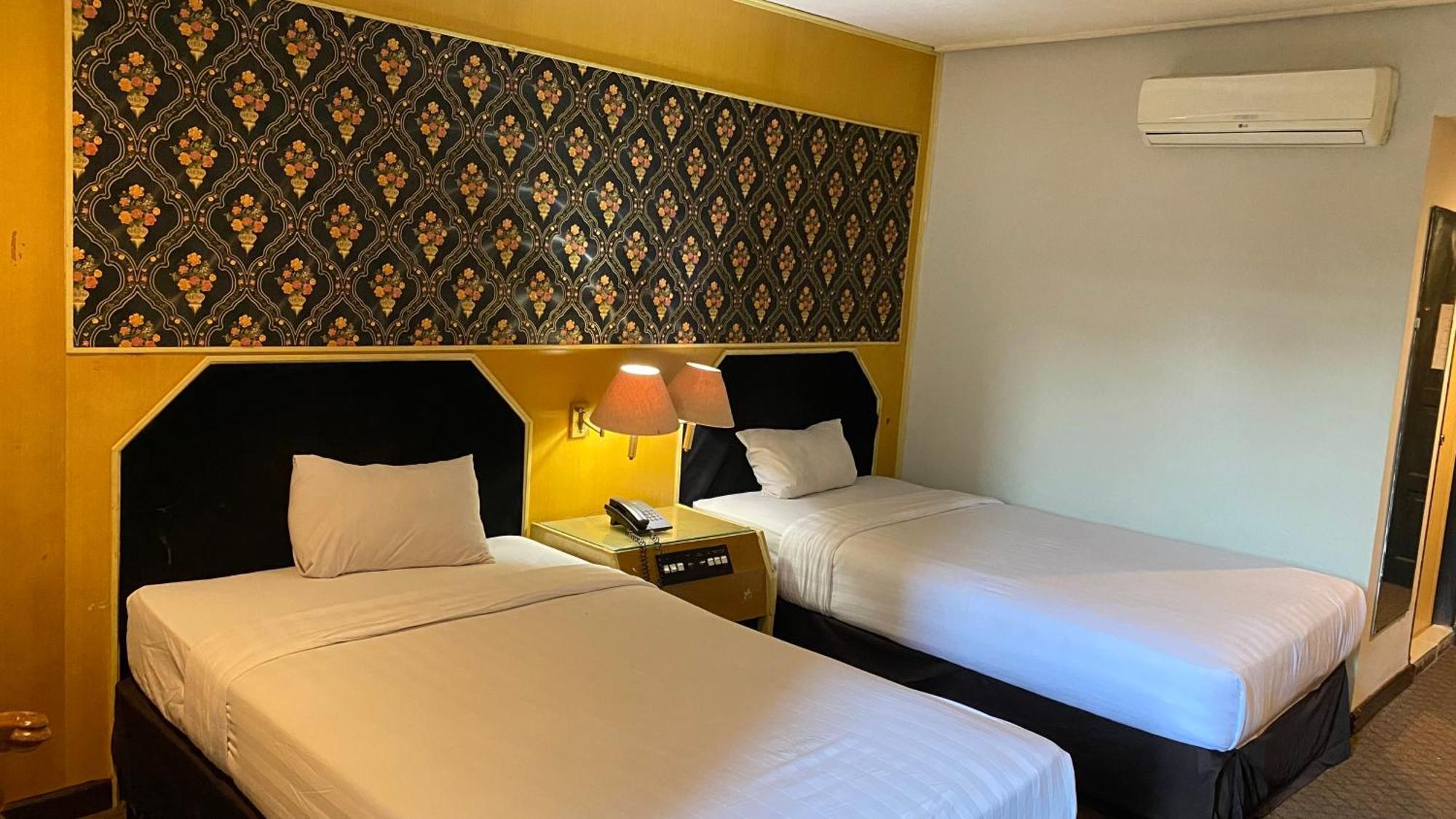 Mas Graha Hotel Pekanbaru Exterior photo